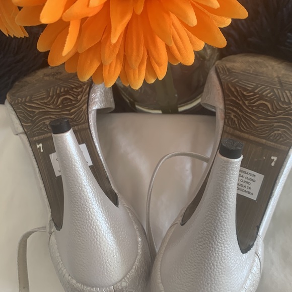 Colombian Heel - Picture 3 of 8